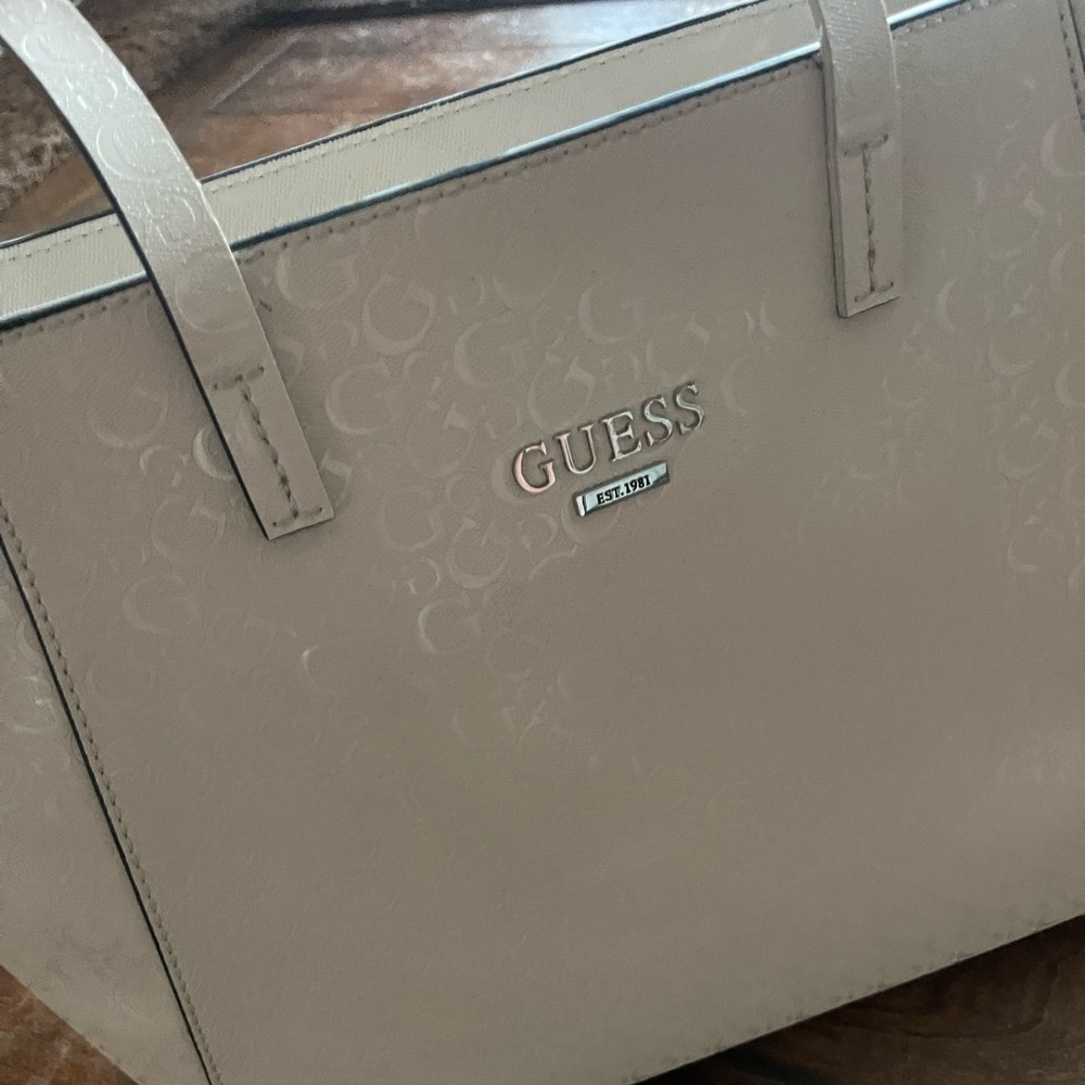 GUESS PURSE